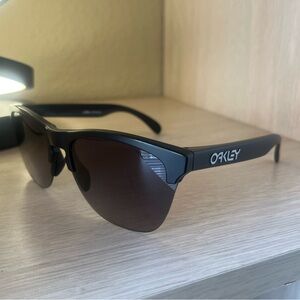 Oakley frogskins sunglasses